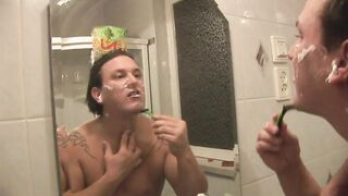 Girl With Natural Tits Shaves Her Pussy