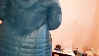 While my girlfriend listens to music my neighbor eats my pussy - Lesbian-candys