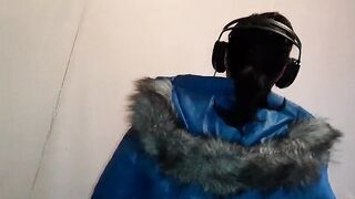 While my girlfriend listens to music my neighbor eats my pussy - Lesbian-candys